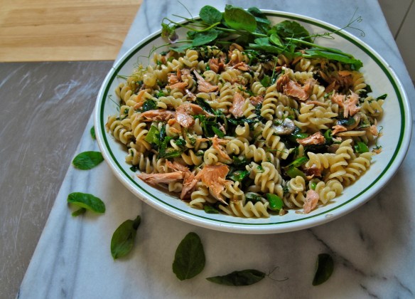 spring pasta with salmon and peas